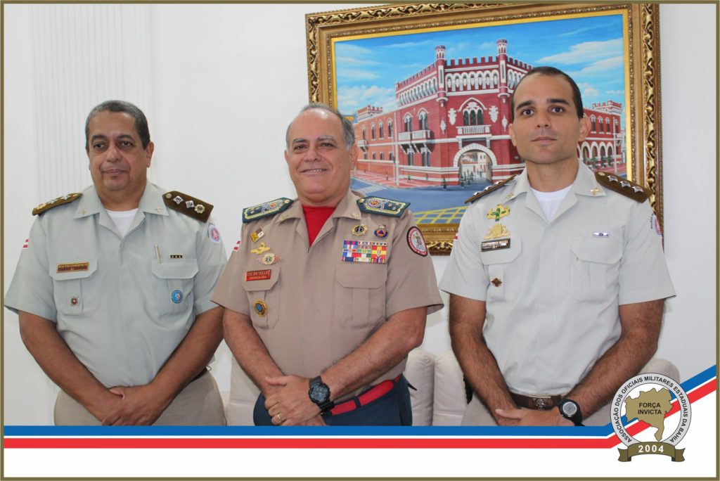 Presidente, Maj PM Copérnico Mota e o vice Cap Igor Rocha, juntamente ao Comandante Geral do CBMBA, Cel BM Telles.
